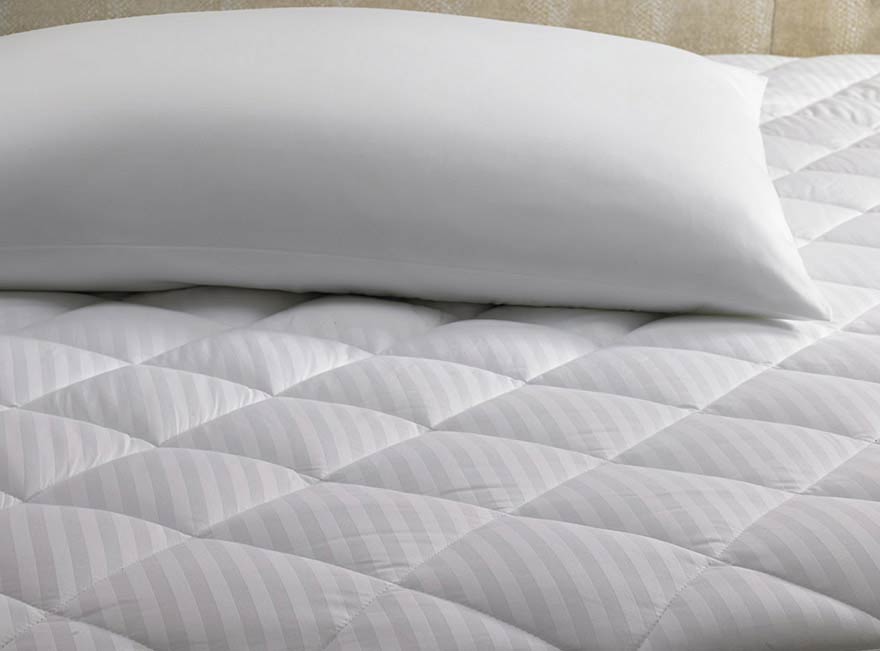 bed wetting mattress protector